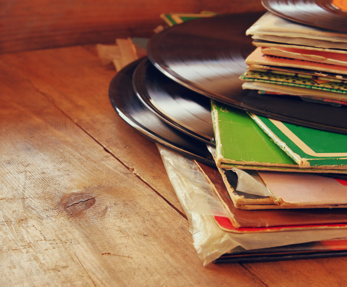 The Best Vinyl Summer Playlist Names For Your Outdoor Party